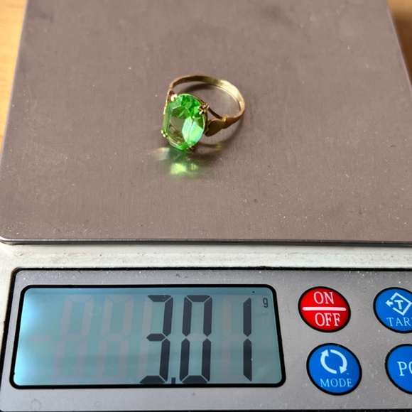 VINTAGE 9K GOLD URANIUM VASELINE GREEN GLASS RING HEARTS BAND ENGLISH HALLMARKS - Picture 8 of 16